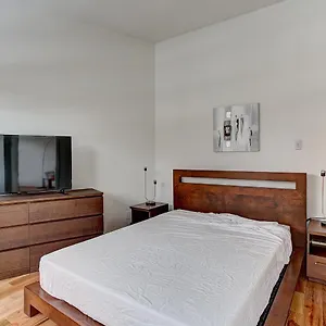 Appartement Modern In Ndg, Montréal