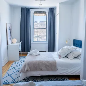 Appartement Stunning 2 Bedroom Apt 3mins Walk From Cdn Metro, Montréal
