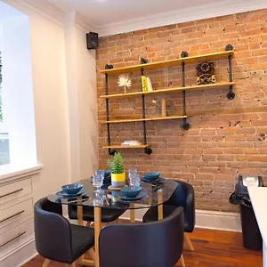 Apartment Superb 2 Bed In Plateau 10min To Mont-royal Metro, Montreal