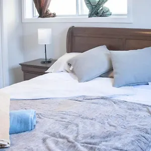 Appartement Lovely 1-br W Sofa Bed In The Heart Of Ndg, Montréal