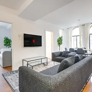 Apartment M11 Gorgeous Bright Corner 2br In Heart Of Mtl, Montreal