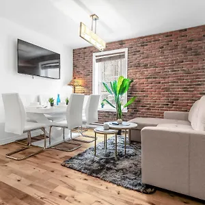 Apartment Beautiful 3-bedrooms In Heart Of Plateau Mont-royal, Montreal