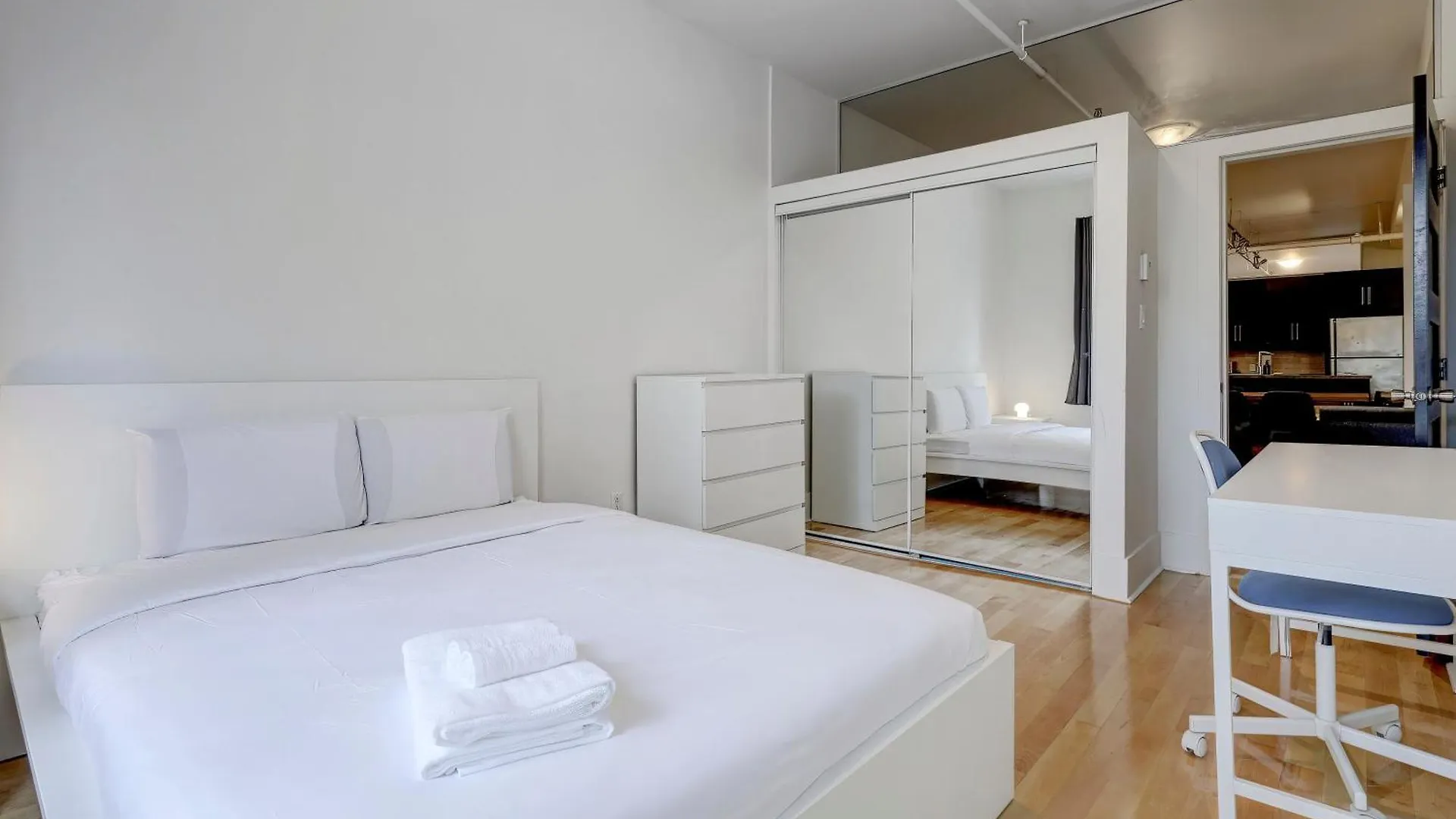 Apartment Charming 4Br Spacious Retreat In The Plateau Zv8 Montreal Canada