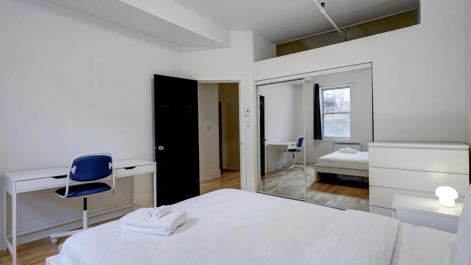 Apartment Charming 4Br Spacious Retreat In The Plateau Zv8 Montreal