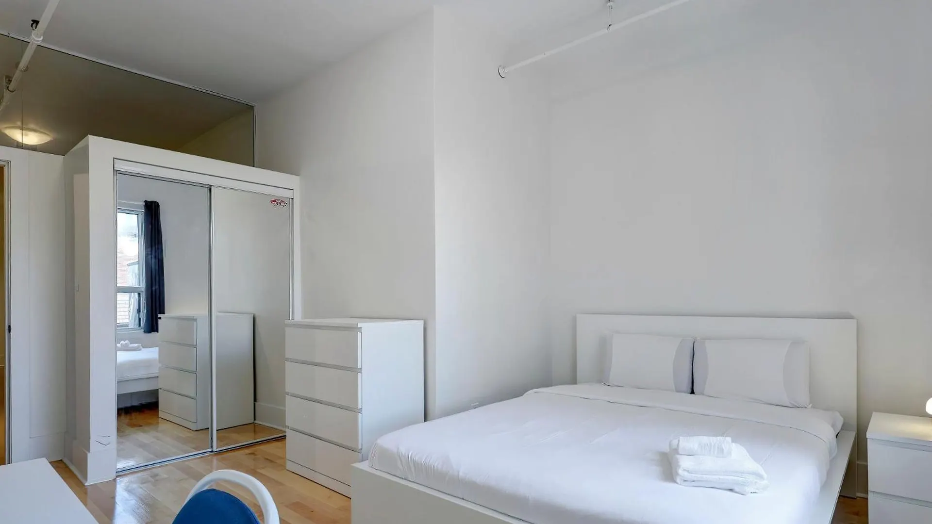 Apartment Charming 4Br Spacious Retreat In The Plateau Zv8 Montreal