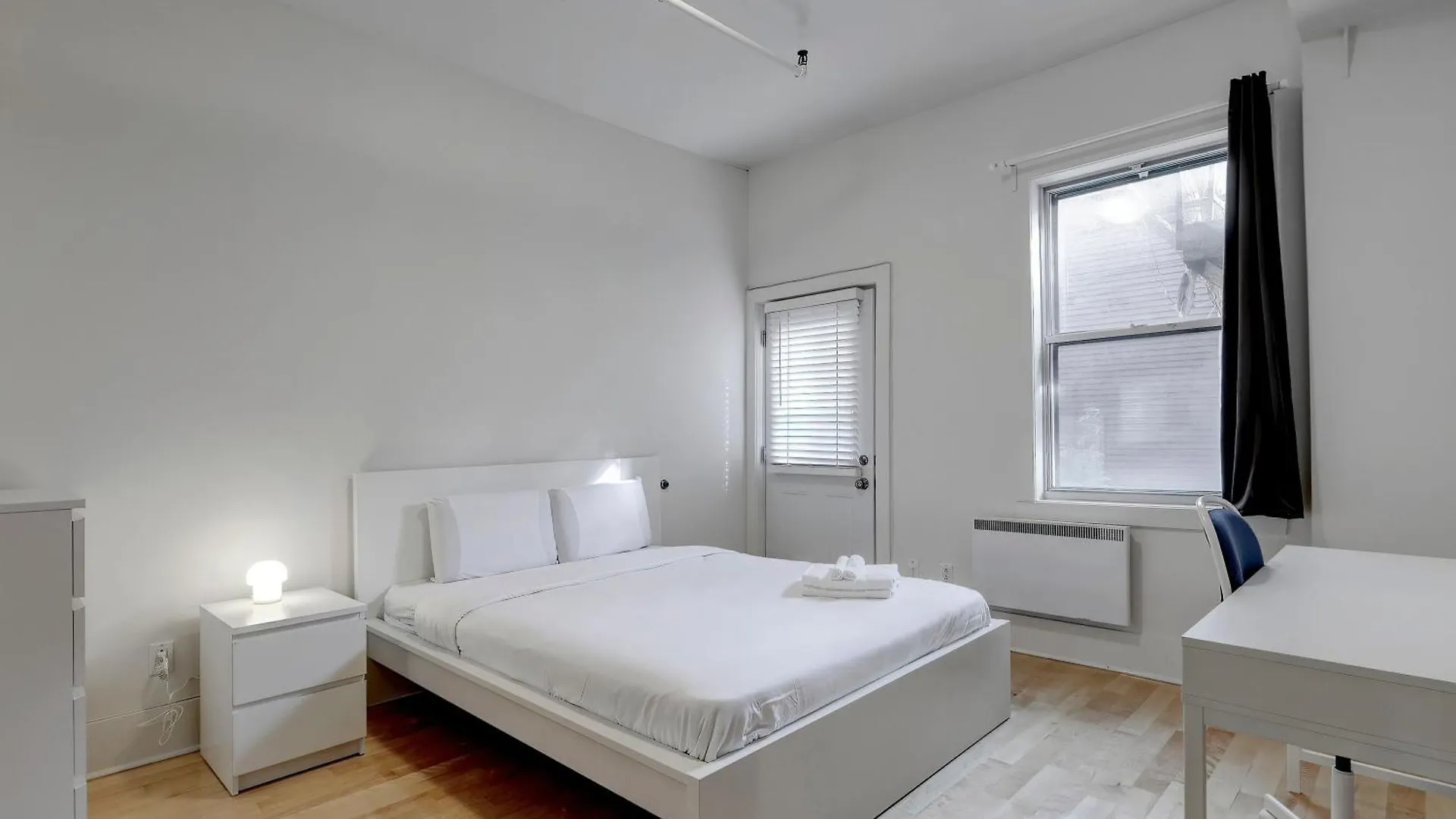 Apartment Charming 4Br Spacious Retreat In The Plateau Zv8 Montreal